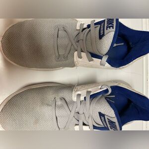 Nike boys size 7 tennis shoe